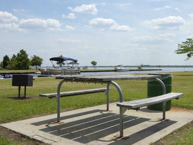 Munden Point Gallery Picnic Area