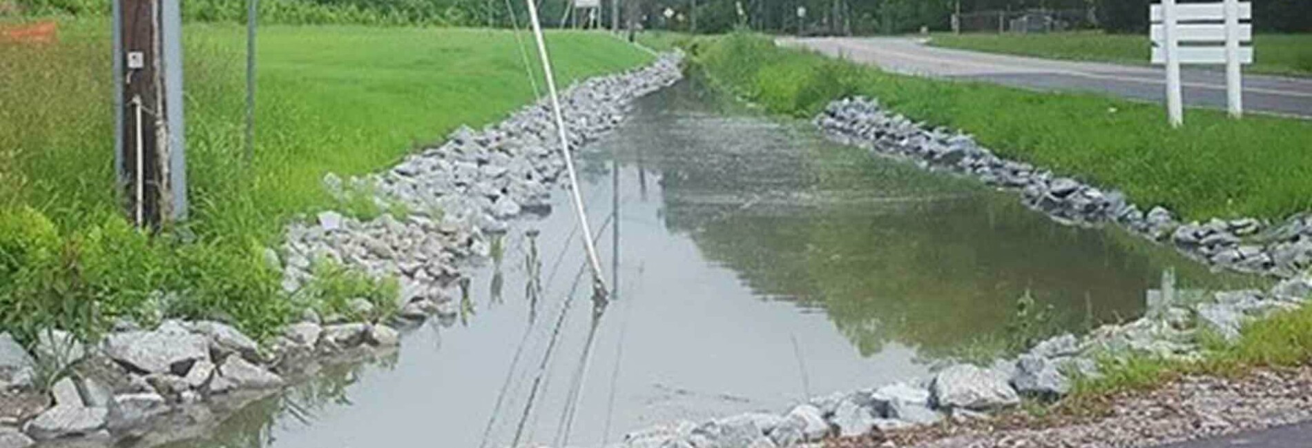 Ditch at Sandbridge and New Bridge Road